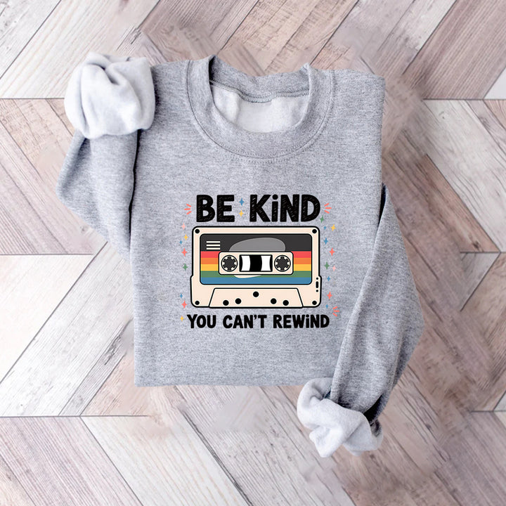 Kvinders sweatshirt med vintage kassette-design og inspirerende skrift Stilla
