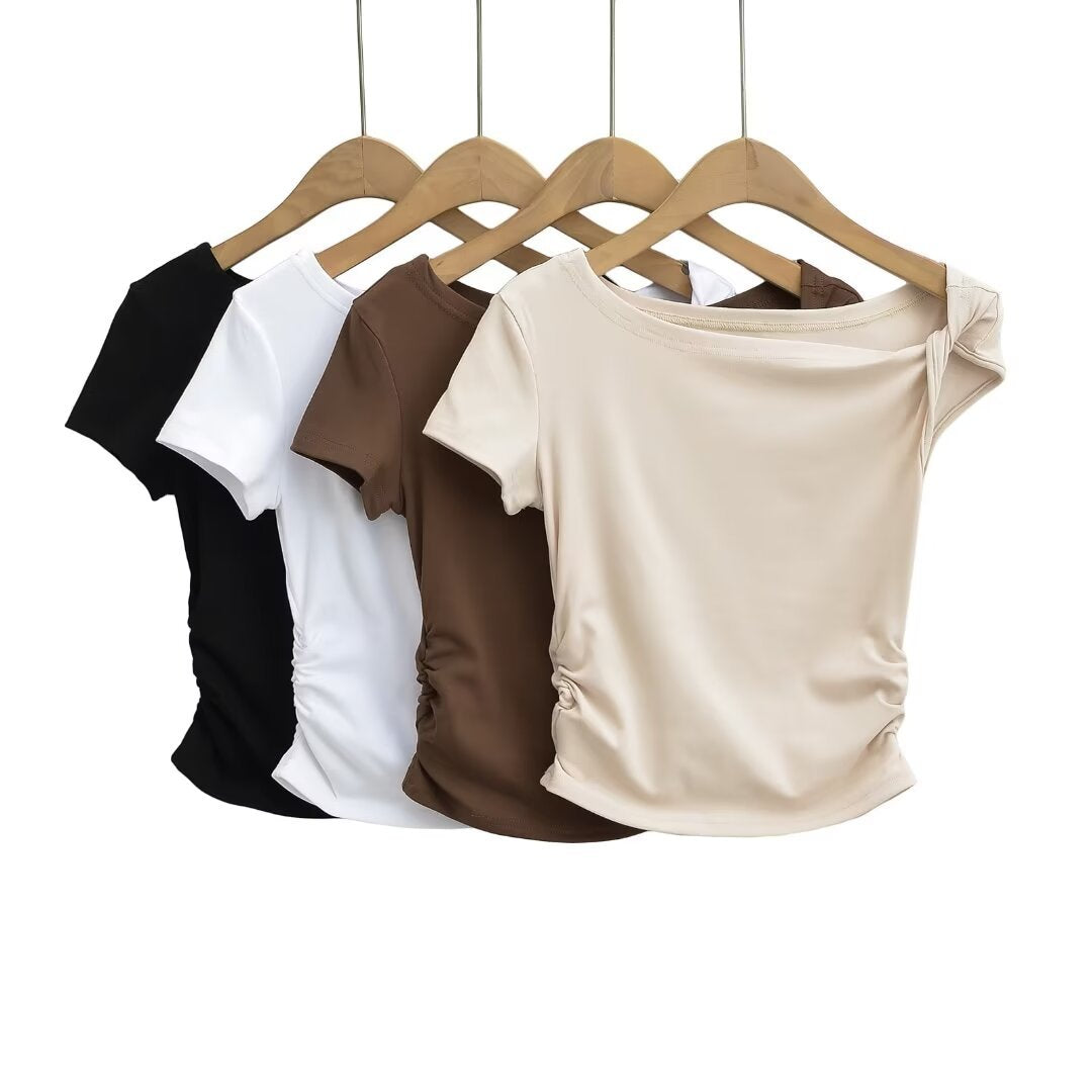 Dame tætsiddende T-shirt med asymmetrisk udskæring og rynkning Stilla