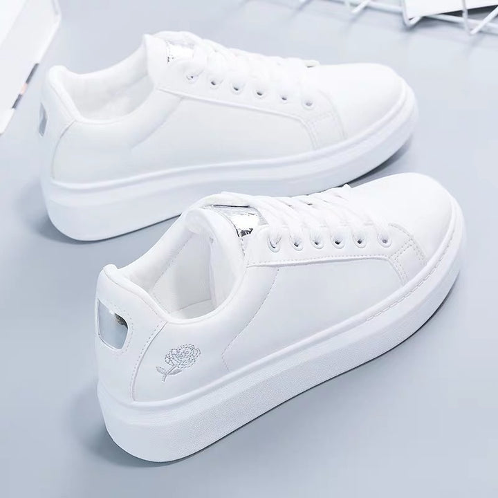 Dame Plateau-Sneakers med glamorøs Metallic-detalje og behageligt indre foder Stilla