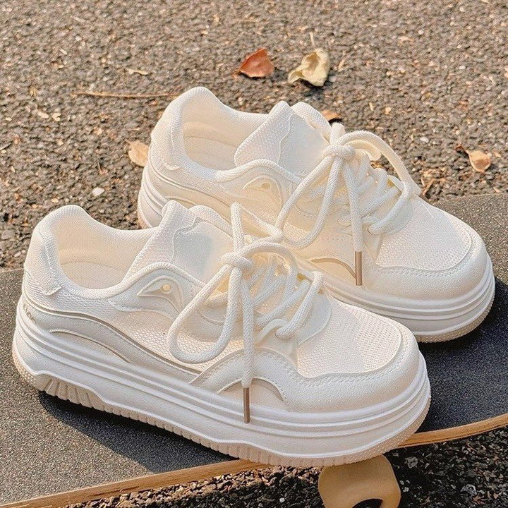 Dame mode Plateau Sneakers med åndbar mesh-overflade og moderne snøresystem Stilla