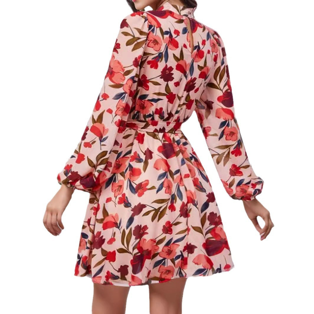Dame Elegante Bluse med blomsterdesign og svungent kant Stilla