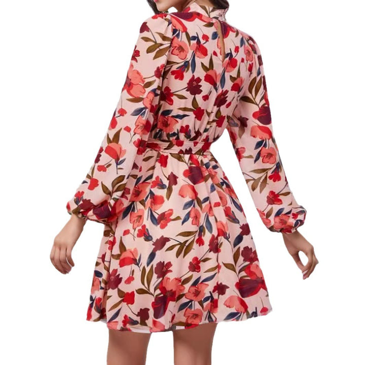 Dame Elegante Bluse med blomsterdesign og svungent kant Stilla