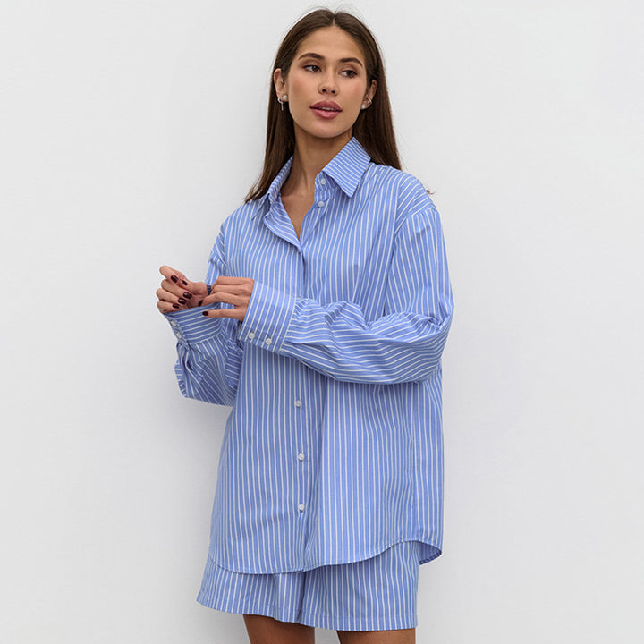 Dame overdimensioneret bluse med fine striber og afrundet kant Stilla