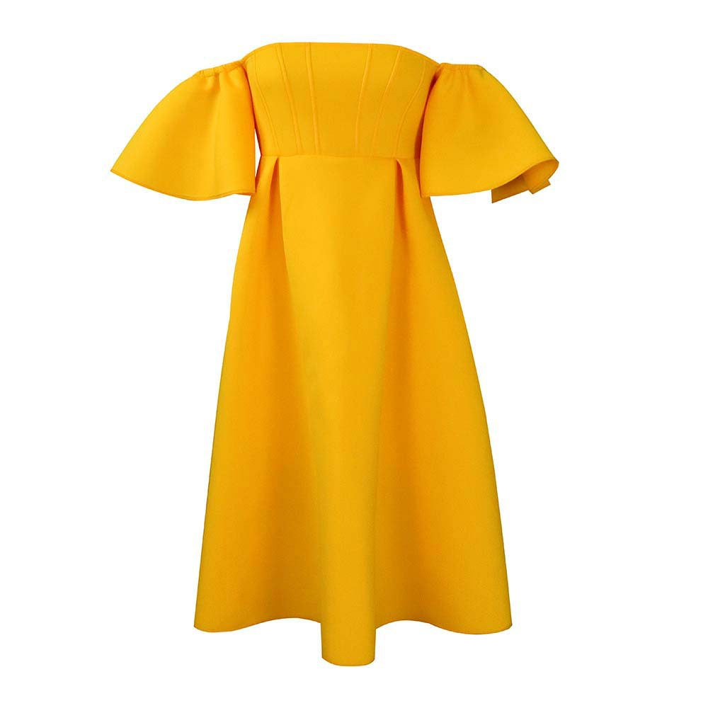 Dame Off-Shoulder Kjole med voluminøse Ærmer og elegant Snit Stilla