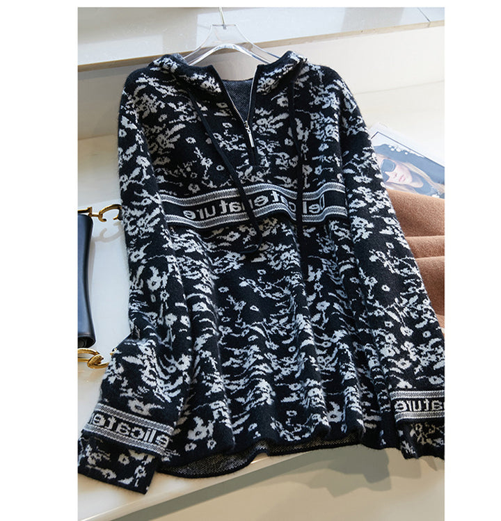 Dame hættetrøje med blomsterprint og lækkert fleece Stilla
