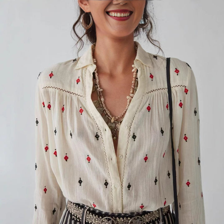 Damebluse med kunstneriske broderier og feminine detaljer Stilla