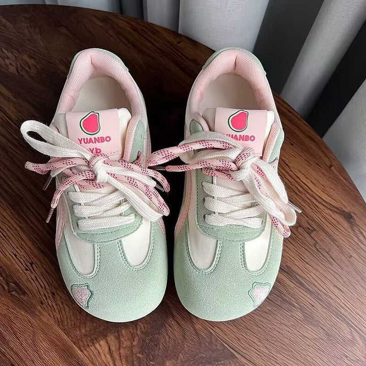 Dame Sneakers i sporty-elegant design med åndbar mesh-overflade Stilla