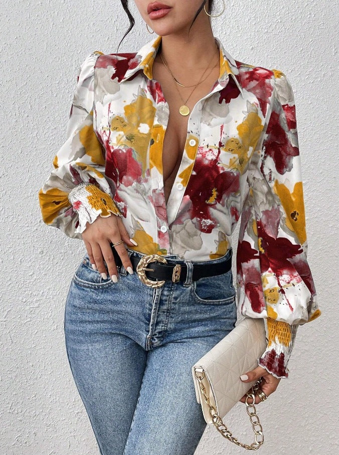 Dame elegant bluse med farverigt floralt design og afslappede puffærmer Stilla