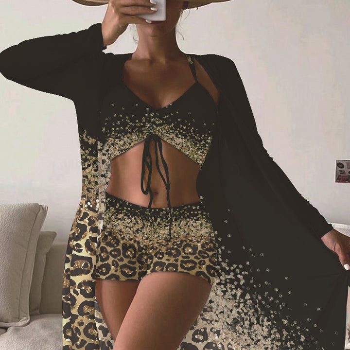 Dame strandoutfit med leopardmønster og farverigt cover-up Stilla