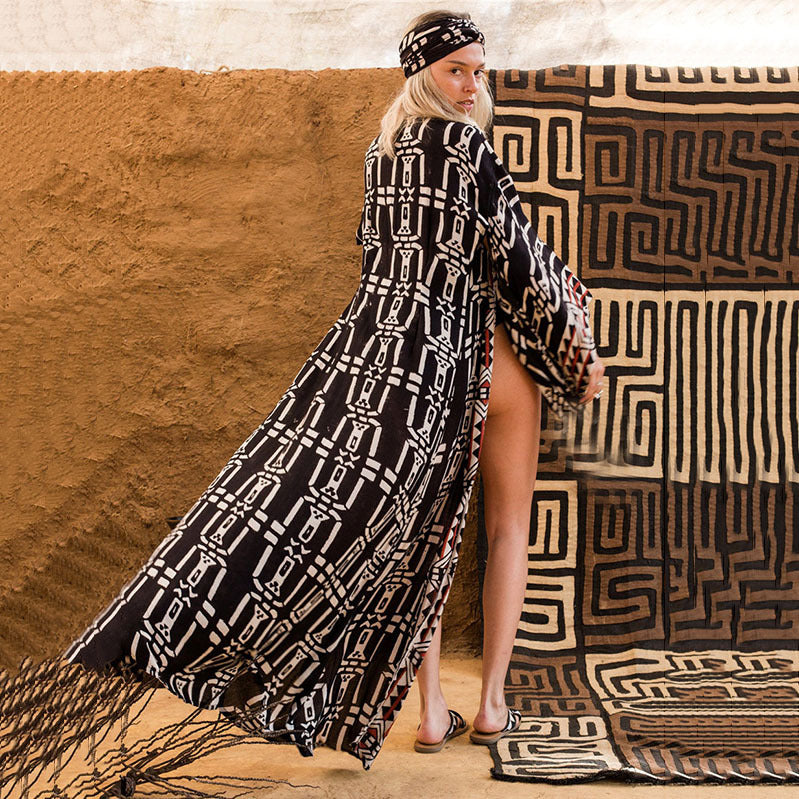 Dame Maxi-Kaftan med elegant etno-design og dybe slids Stilla