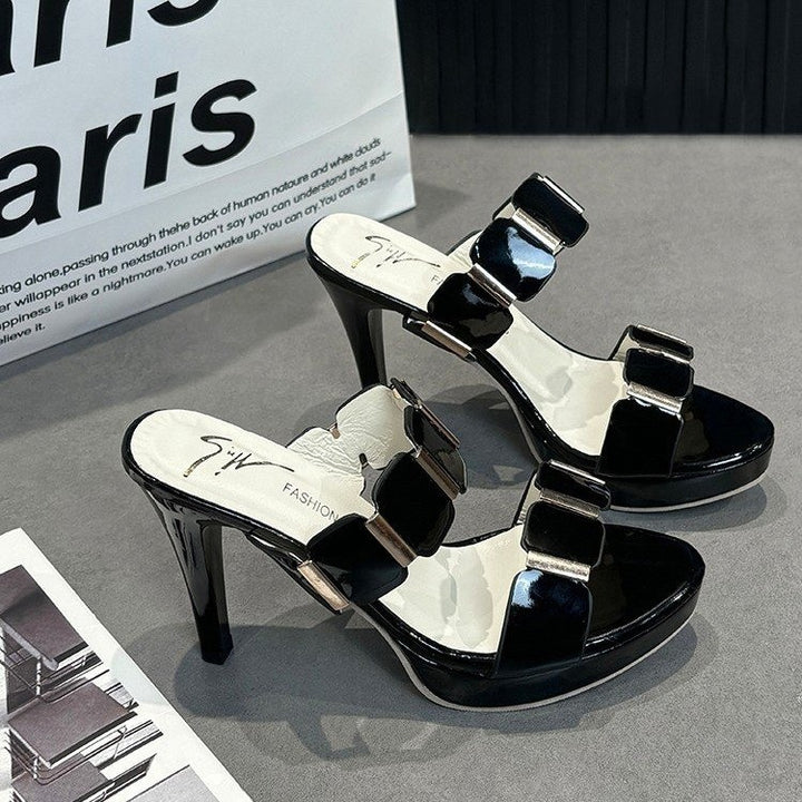 Dame Plateau-sandaletter med elegant rem-design og behagelig hælhøjde Stilla