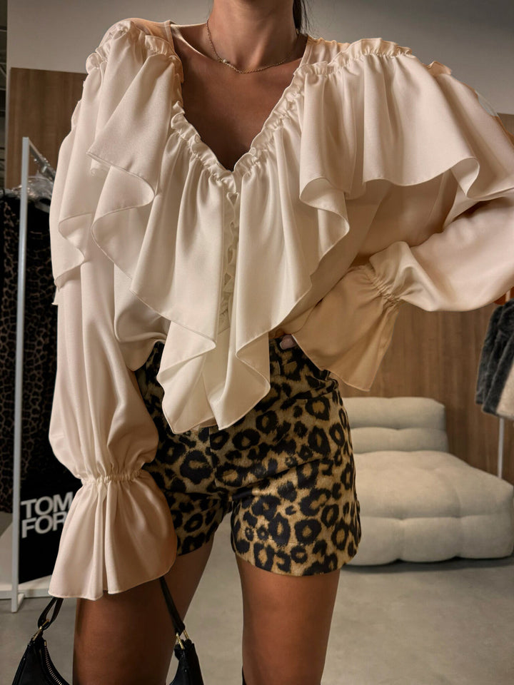 Dame elegant bluse med voluminøse ruffle detaljer Stilla