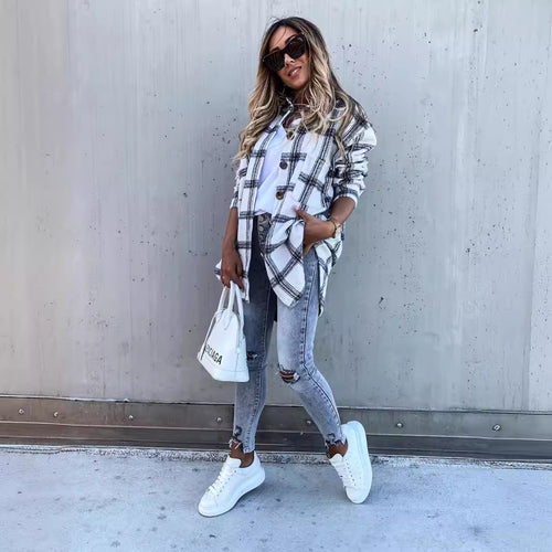 Dame afslappet ternet bluse i oversized snit med knapdetaljer Stilla