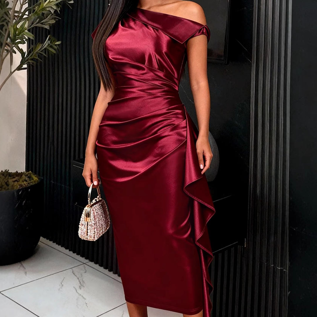 Damer elegant satin aftenkjole med asymmetrisk volangdetaljer Skovae