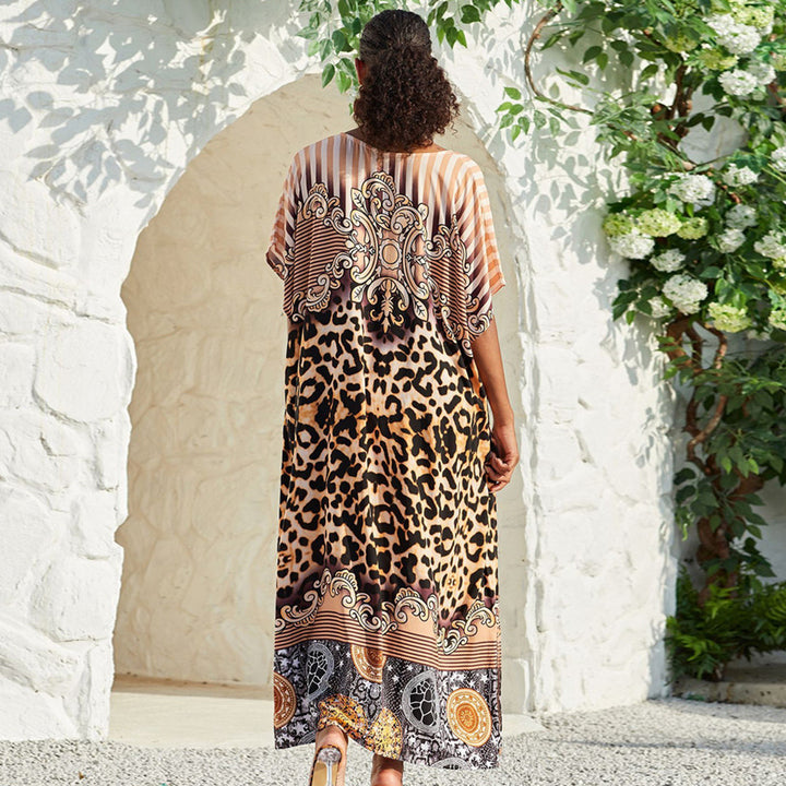 Dame Maxikjole med elegant leopardmønster og sidelængdeskår Stilla