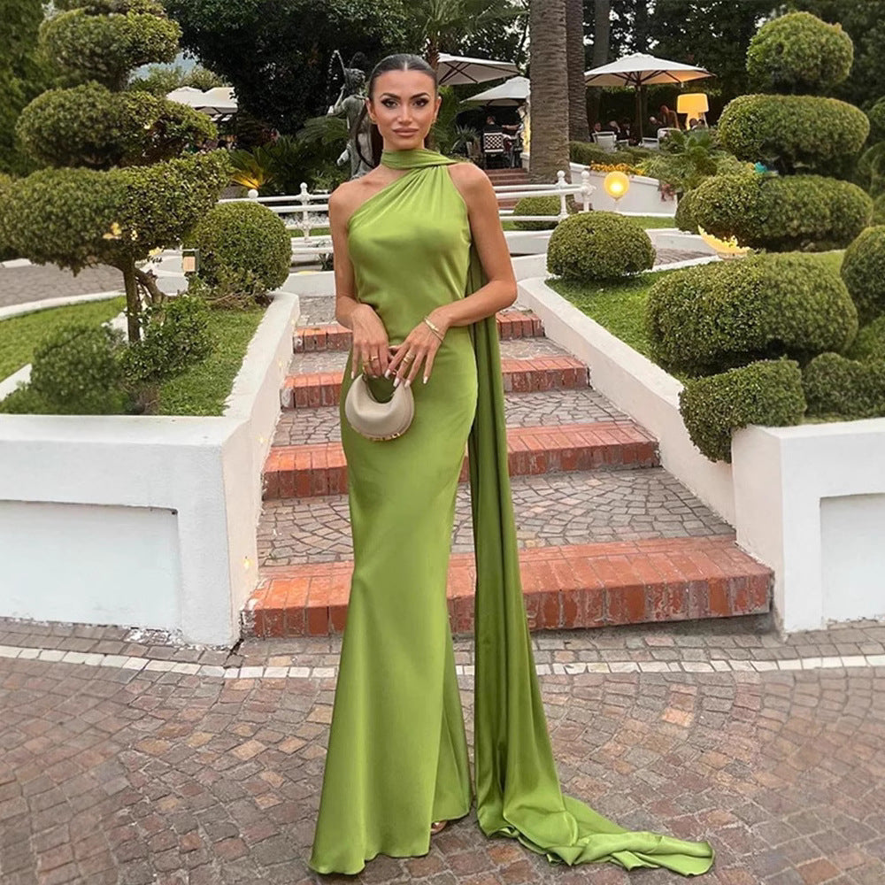 Femme Halter Neck Maxi Kjole med sidelids Stilla