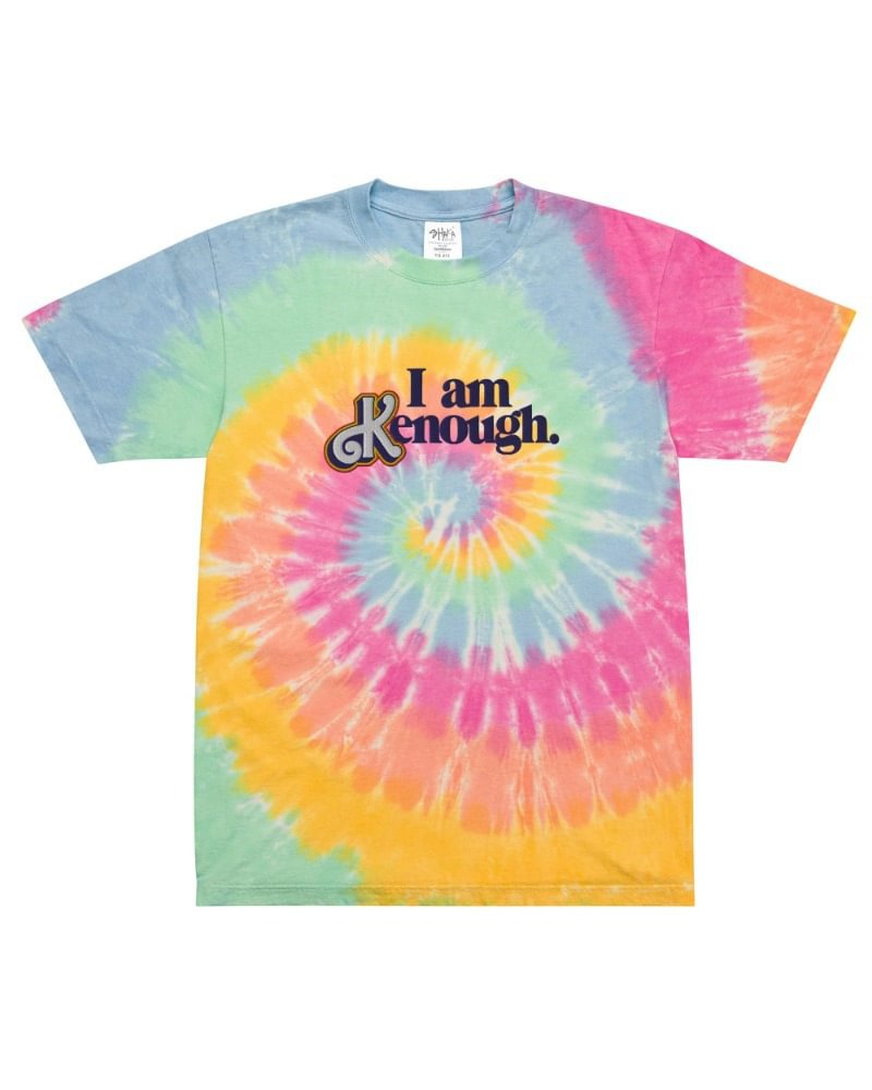 Kvinders T-shirt med farverigt tie-dye design og inspirerende tekst