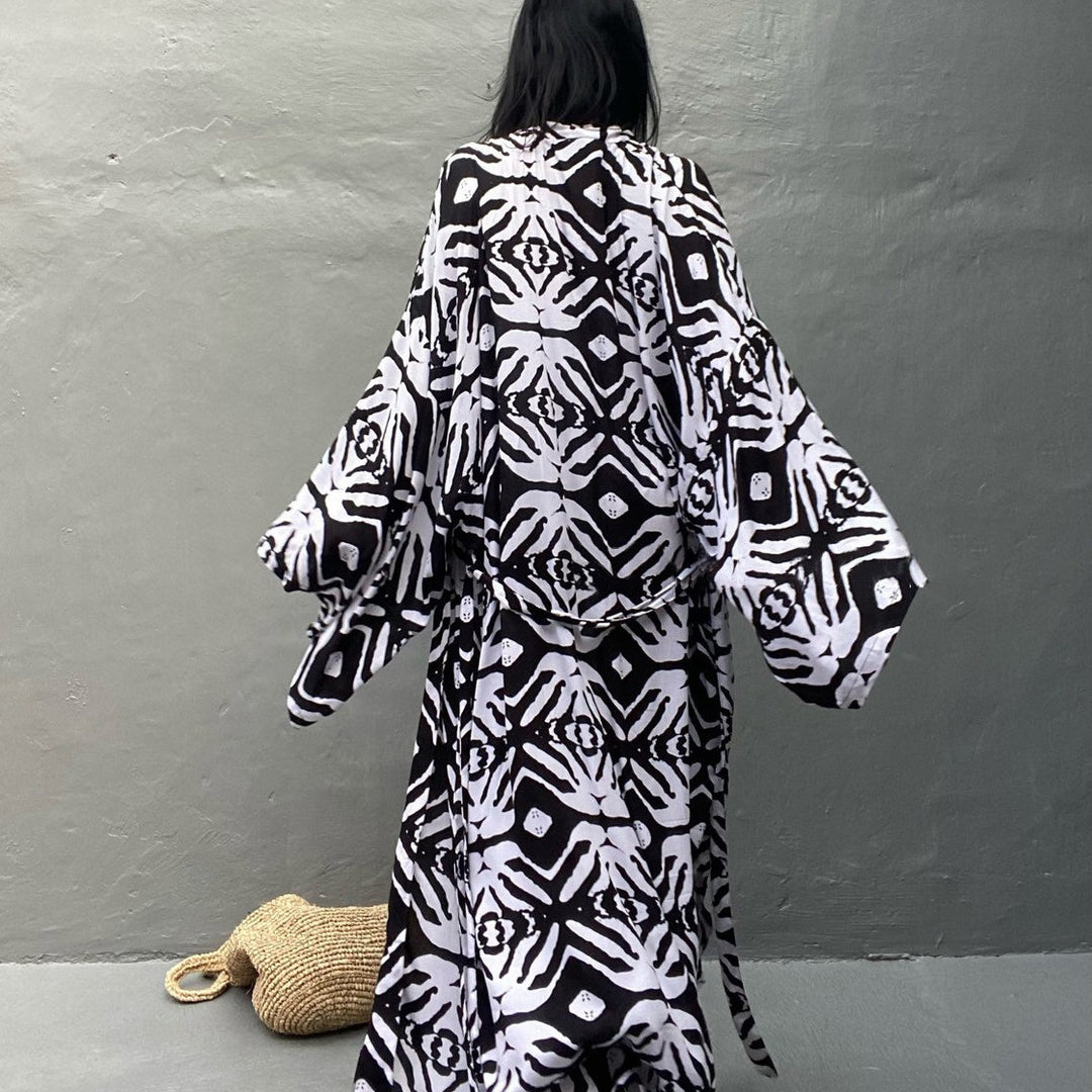 Dame til strandmode inspireret kaftan med eksklusivt palmetræmønster Stilla