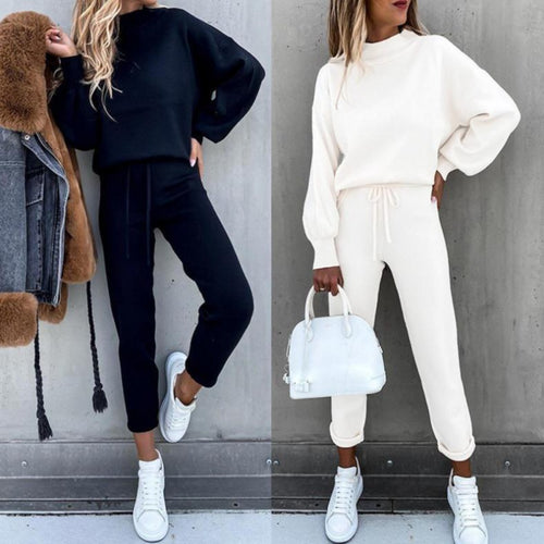 Kvindernes tracksuit i en moderne pasform med en højhalset top og elastiske bukser Stilla