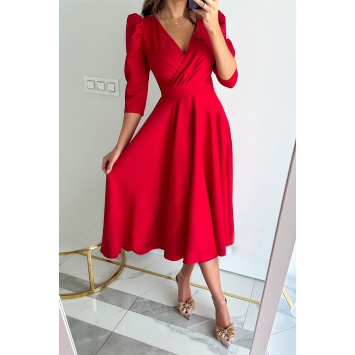 Femme Elegantes Fit-and-Flare Midi Kjole med Pufærmer Stilla