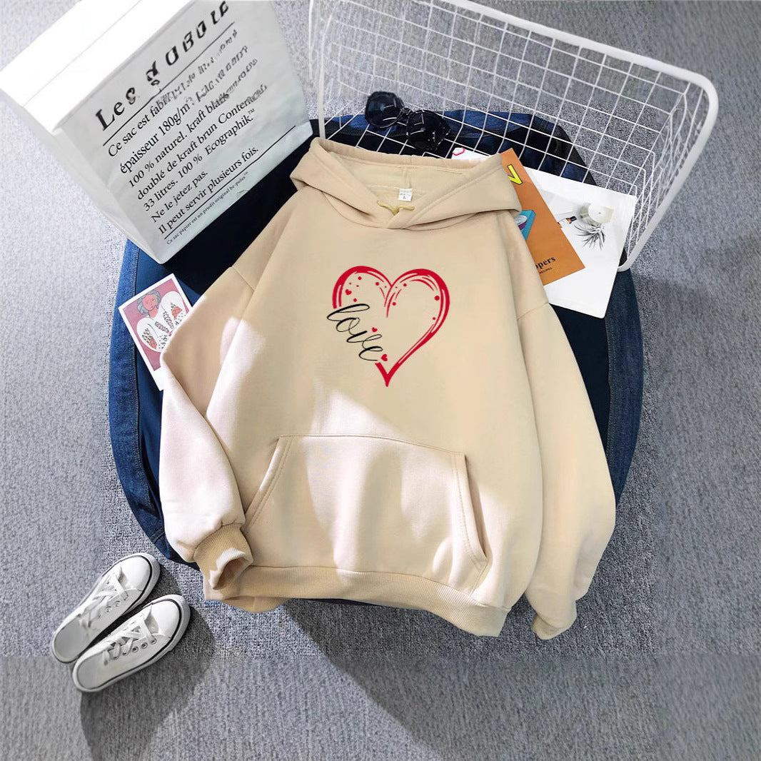 Kvinders hoodie med romantisk hjerte design og højkvalitets fleece Skovae