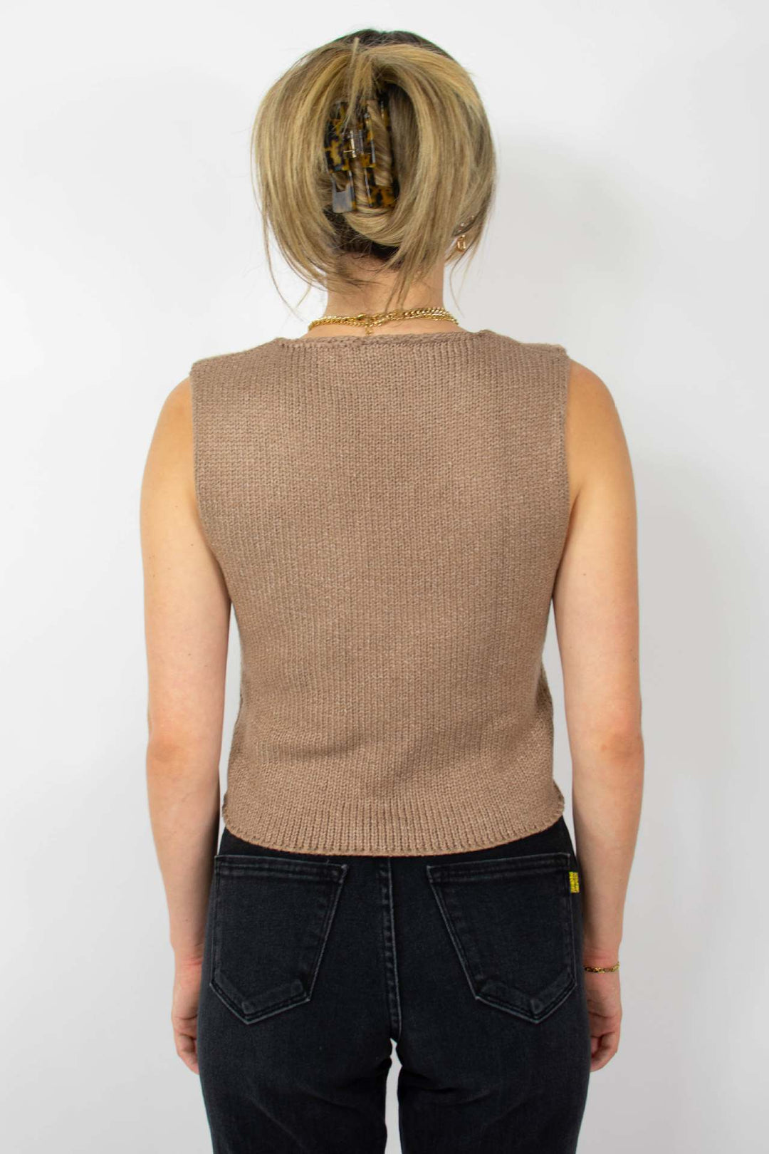 Dame strikket crop-top med flot V-udskæring og dekorativ nøglelukning Skovae