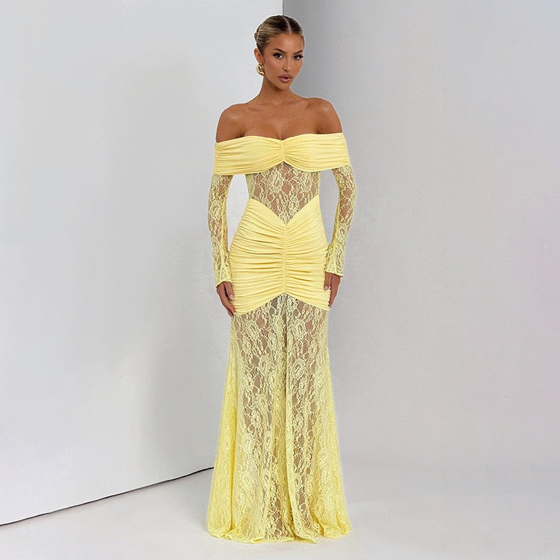 Dame Elegant Langærmet Spidskjole med Draperinger og Off-Shoulder Design Skovae