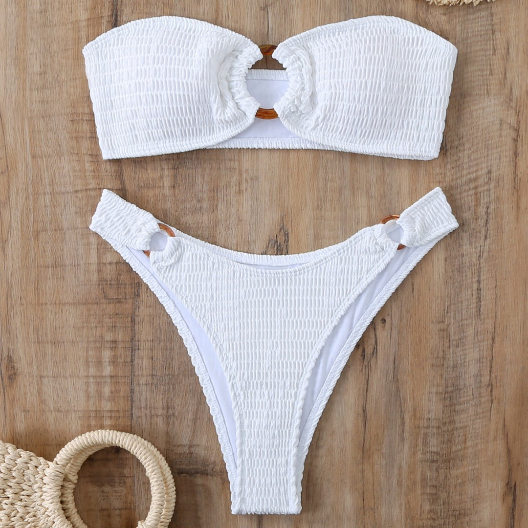 Dame bikini sæt med elegant ring detalje og moderne ruffles design Stilla