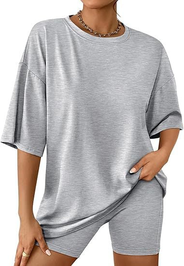 Dame afslappet sæt bestående af T-shirt og shorts Stilla