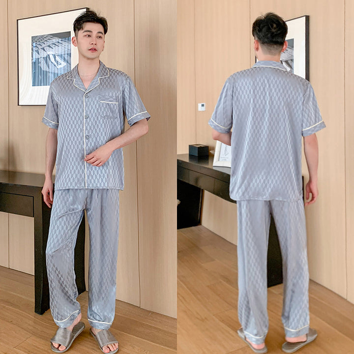 Herre Satin Pyjamasæt med elegant monogram-design og kvalitetsforarbejdning Stilla