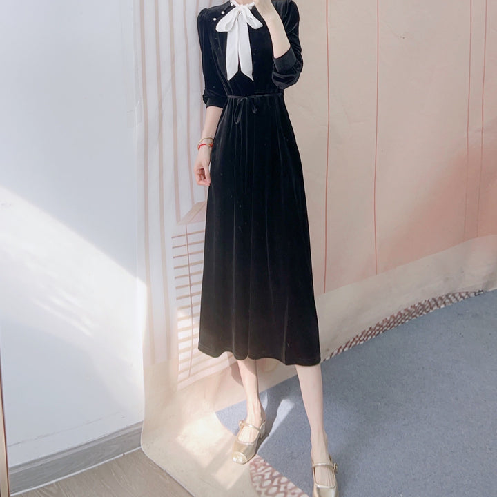 Dame Elegant Velour-Midi Kjole med Buekrave og Dekorative Knapdetaljer Stilla
