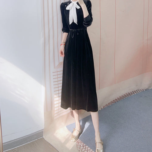 Dame Elegant Velour-Midi Kjole med Buekrave og Dekorative Knapdetaljer Stilla
