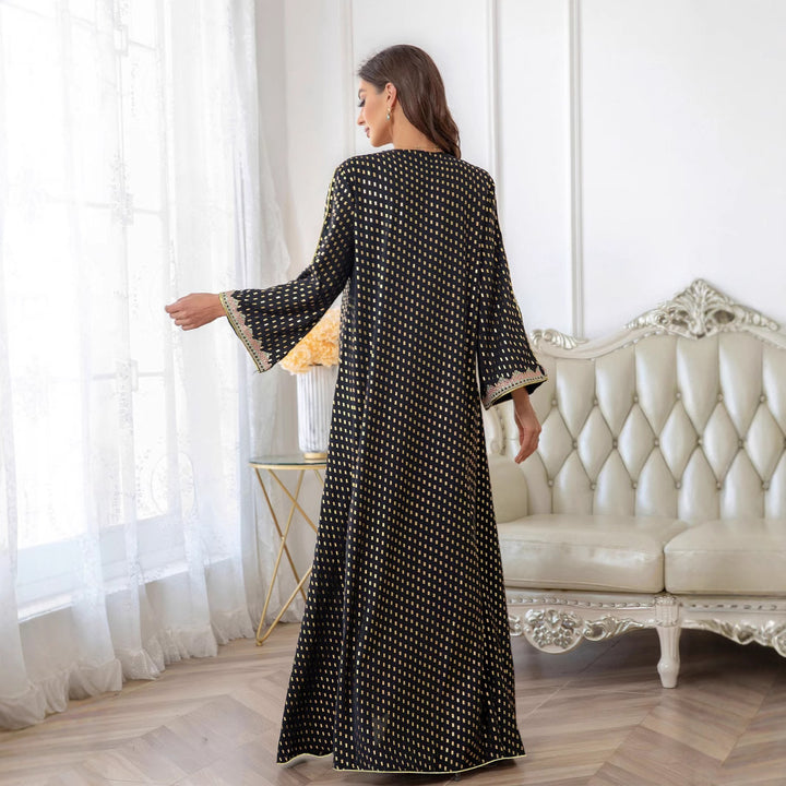 Kvinders maxi kjole i elegant kaftan stil med delikate udsmykninger Stilla