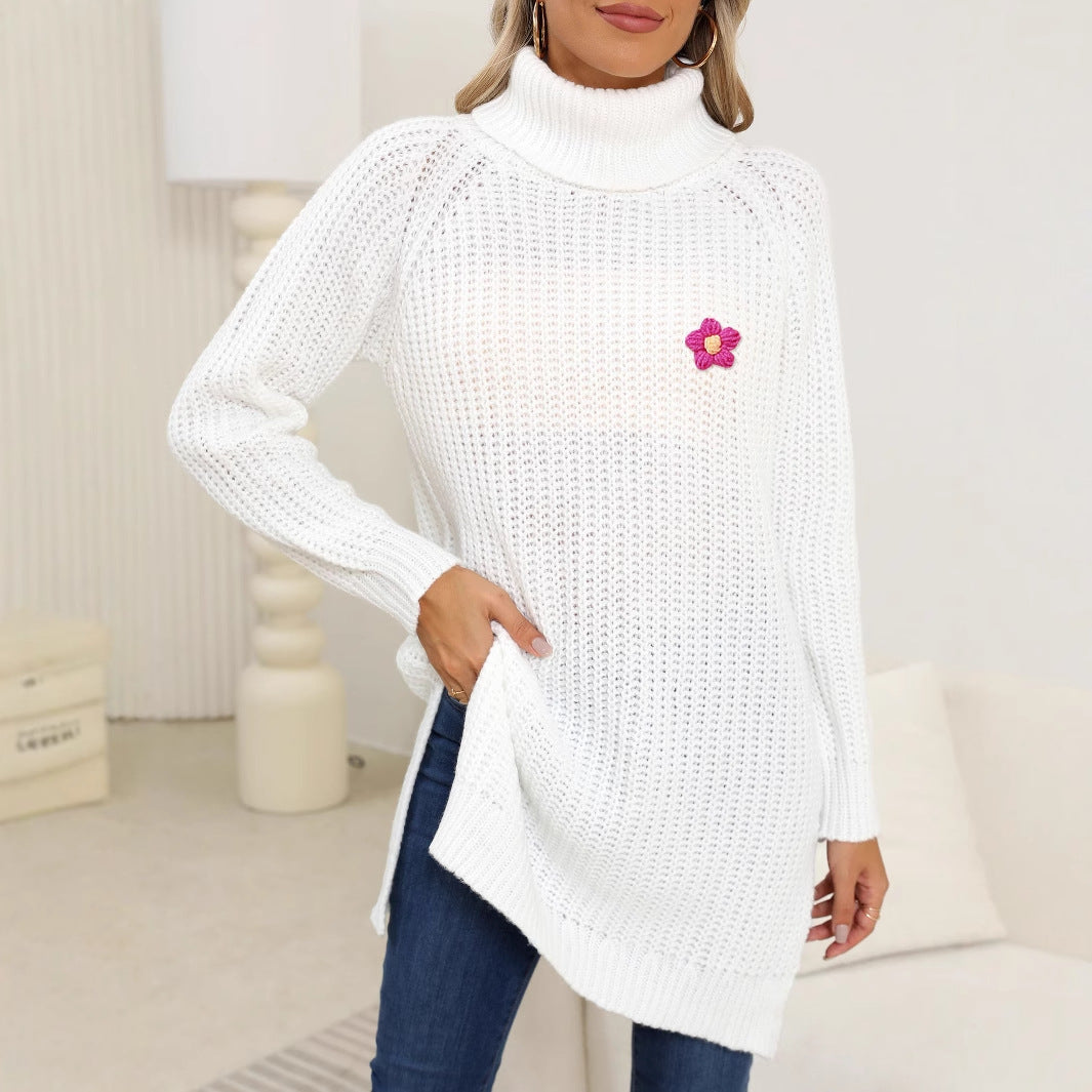 Dame strikpullover med høj rullekrave og blomsterdetalje Stilla