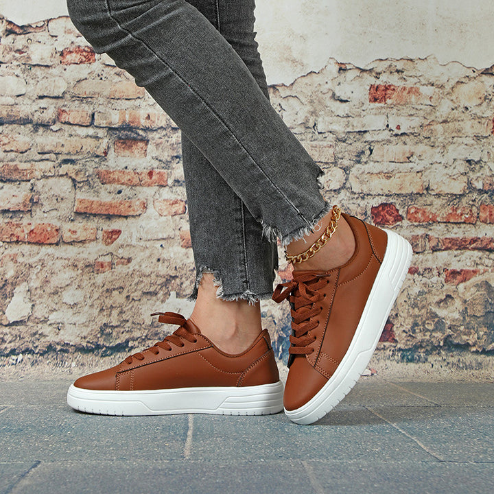 Dame Behagelige hverdagssneakers med skridsikker sål og sporty design Stilla