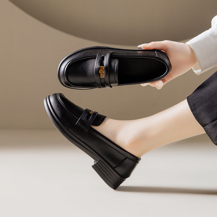 Femme Elegante Læder Slipper med Luksuriøse Detaljer Stilla