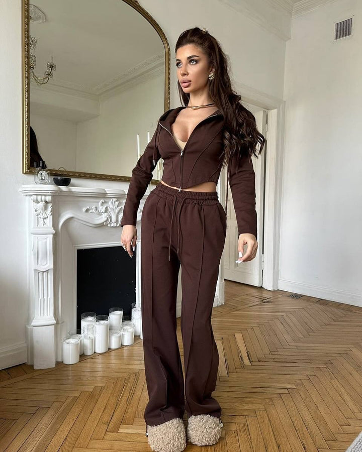 Kvinders sporty cropped hoodie sæt med brede ben og praktisk snoretræk Skovae