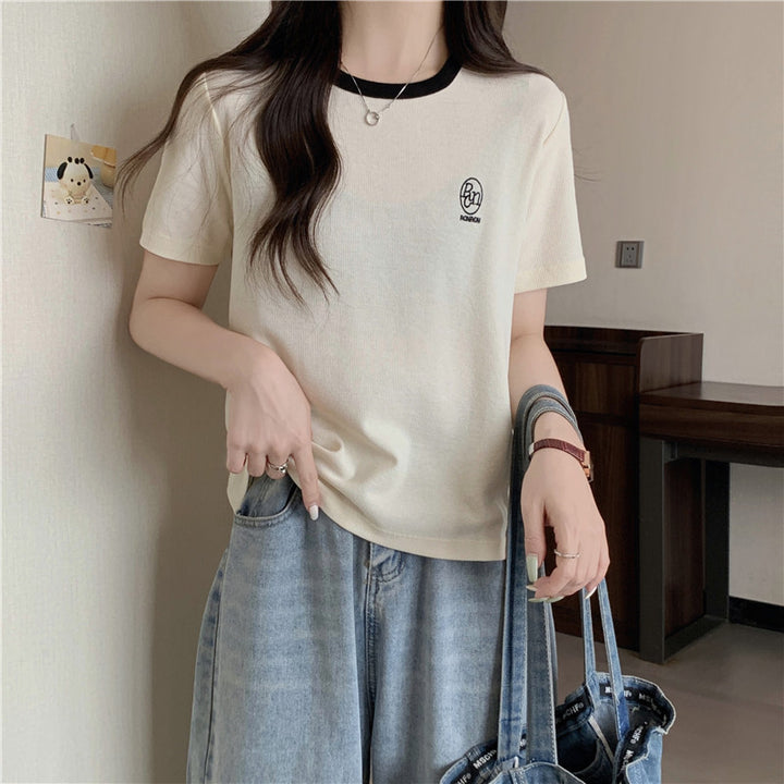 Femme Relaxed Fit Ribbomuld T-Shirt med kontrastbånd Stilla