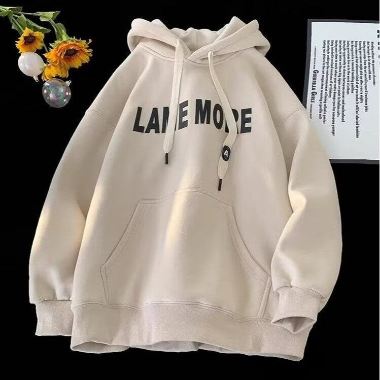 Kvinders hoodie med moderne bogstaver og eksklusiv design Skovae