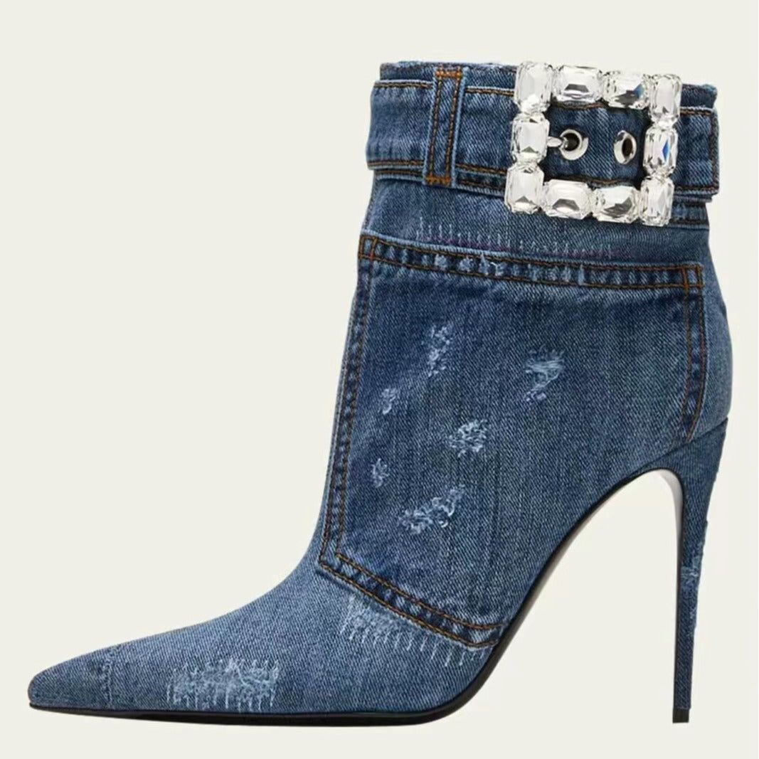 Femme Denim Ankelstøvler med dekorativ krystalspænde Stilla
