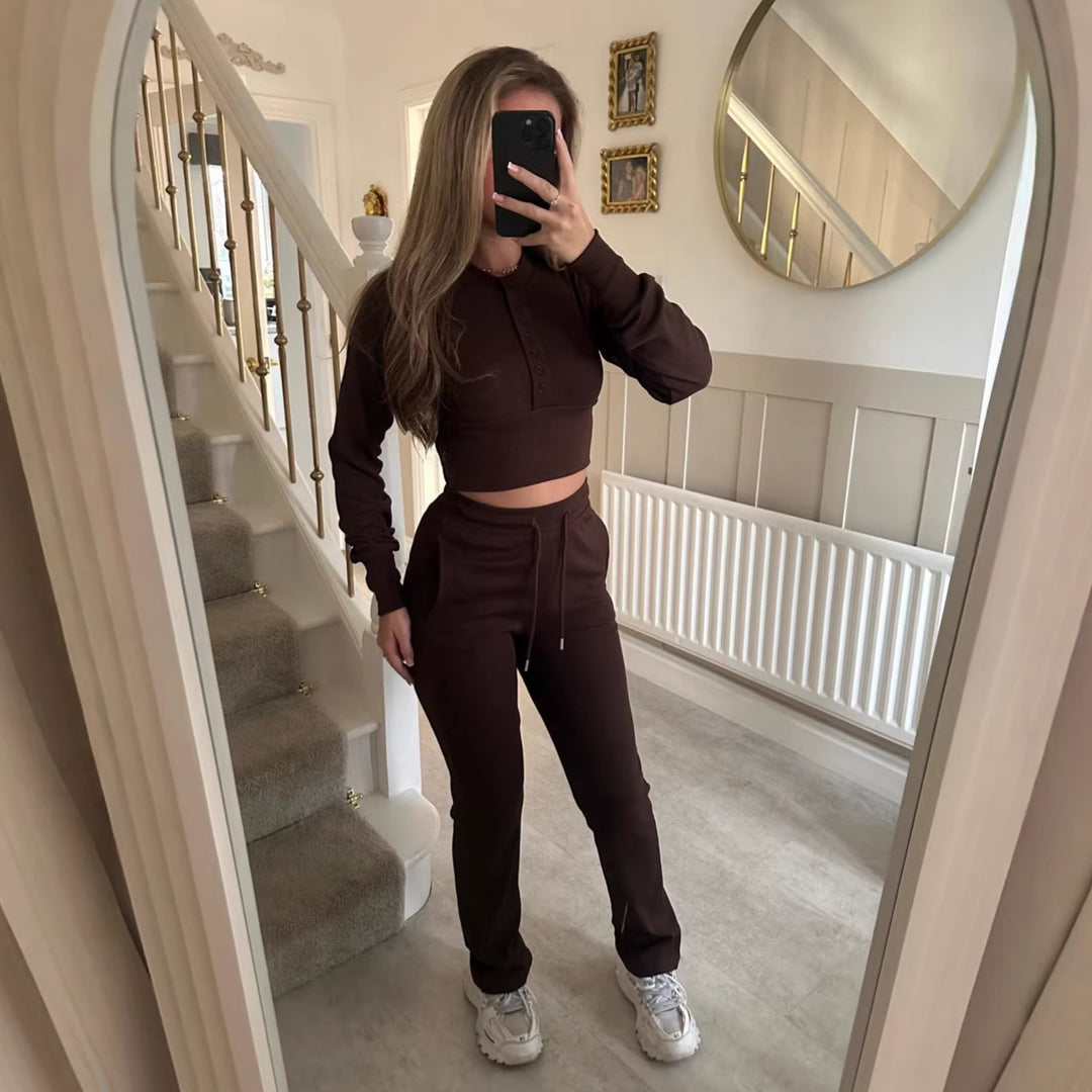 Kvinders afslappede fritids sæt med cropped sweatshirt og komfortable joggers Skovae