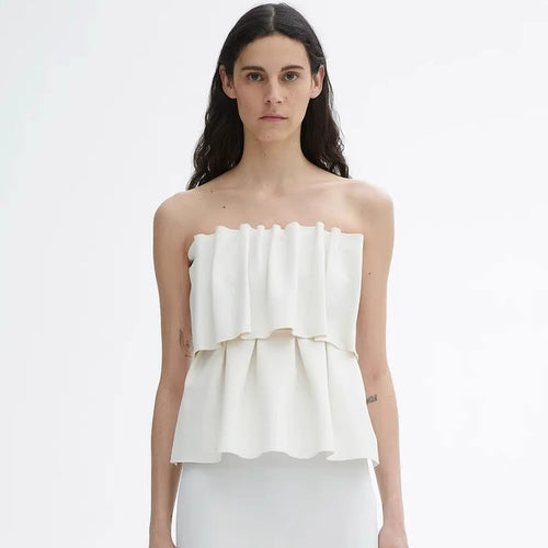 Dame off-shoulder top med voluminøse flæser og flatterende snit Stilla