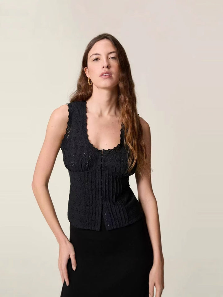 Dame ærmeløst top med romantiske hulbroderier og legende design Stilla
