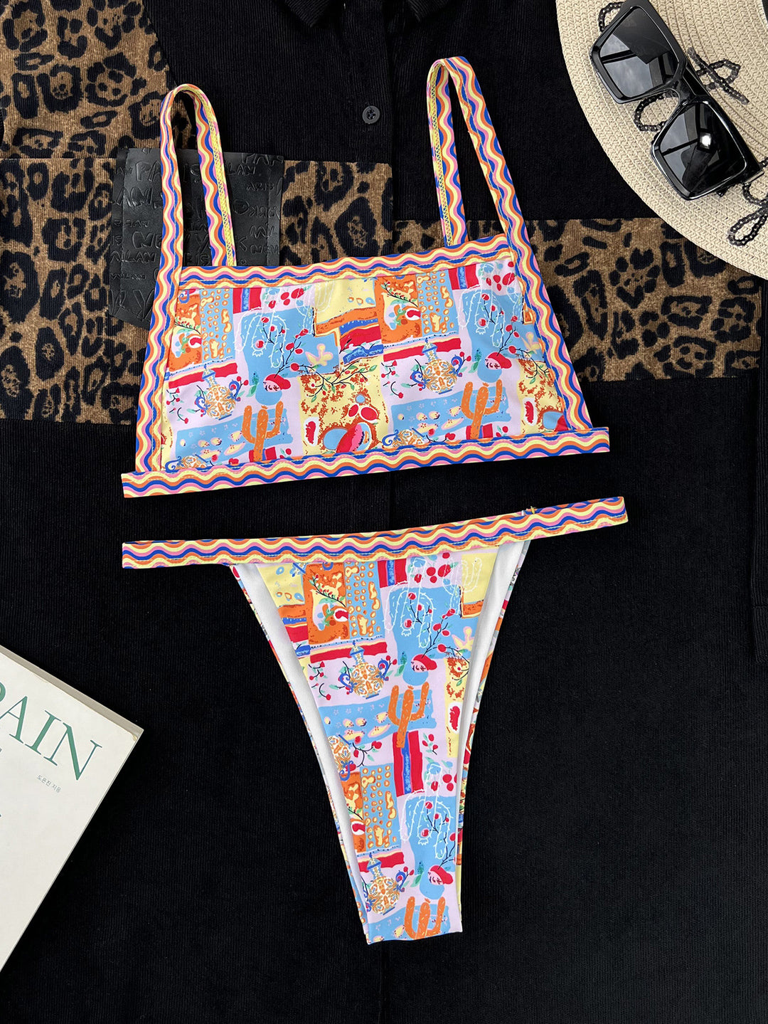 Dame bikini sæt med unikt kunstdesign og justerbare stropper Stilla