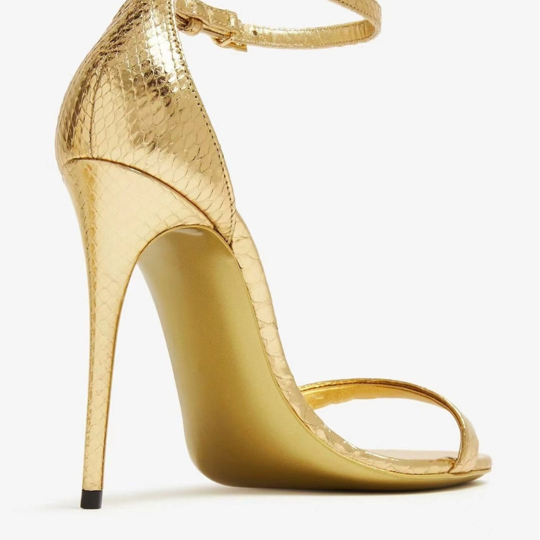 Femme Højglans Strappy Stiletto Sandaler med justerbar ankelrem Stilla