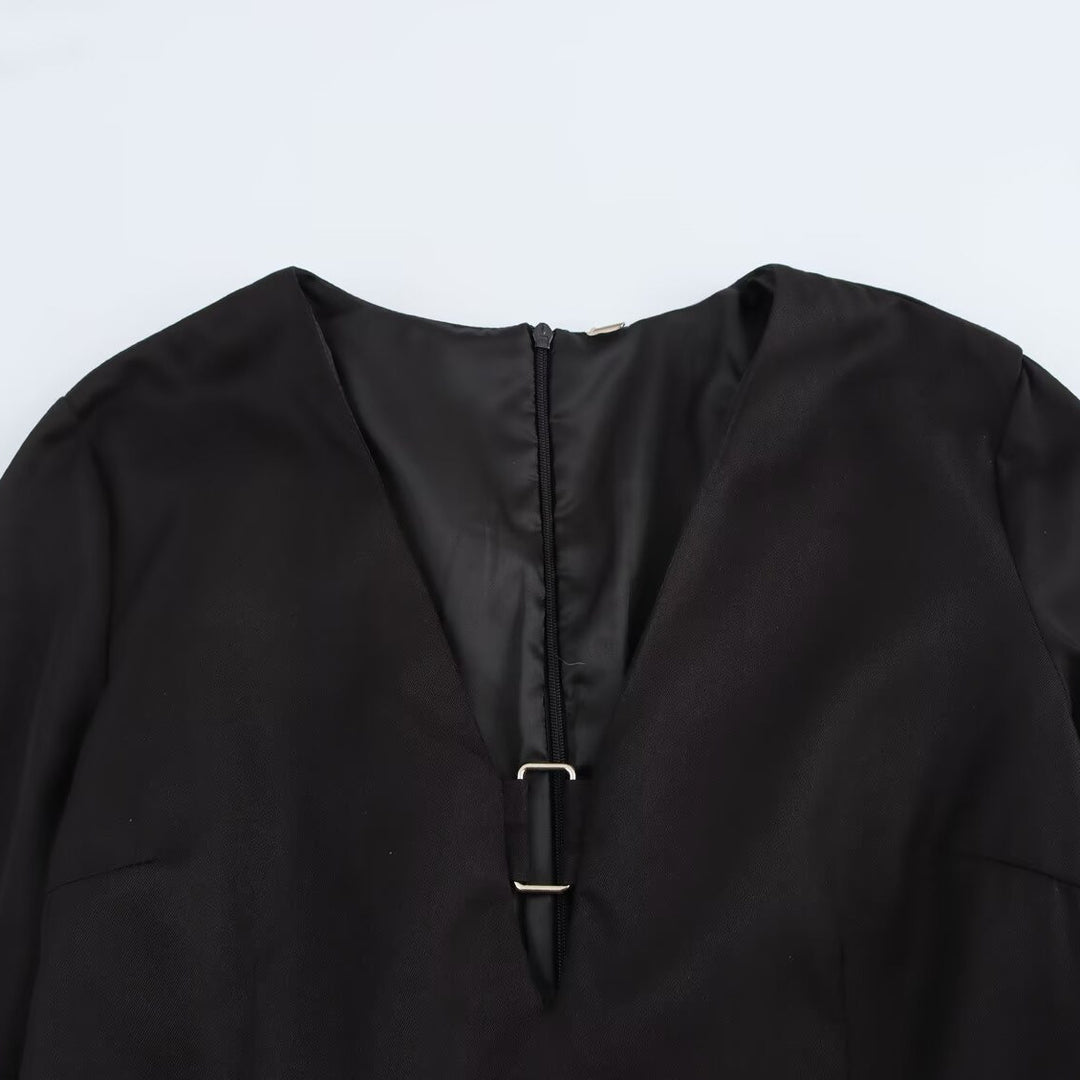 Damer elegant omslagskjole med moderne V-udskæring og udfoldede ærmer Stilla