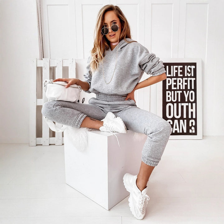 Dame sweatshirt s moderne snit og afslappet snit af hoodie