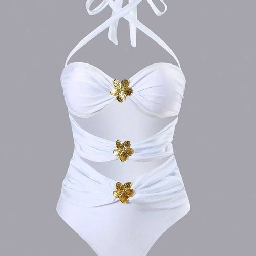 Dame endel I badedragt med elegante draperinger og gulddetaljer Skovae