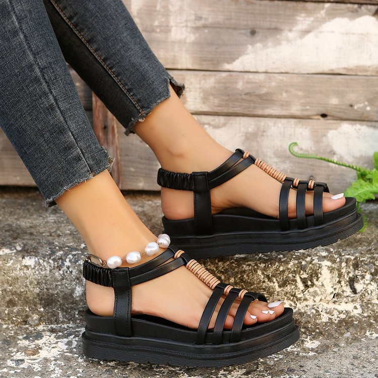 Dame Plateau-sandaler med justerbart remdesign og elegante perleaccenter Stilla