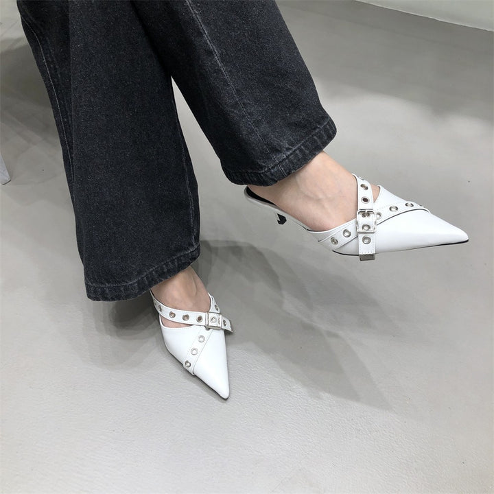 Dame Mules med moderne nitte-design og elegant spænde Stilla